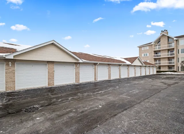 $279,222 | 7759 Bristol Park Drive, Unit 2SE, Tinley Park, IL 60477