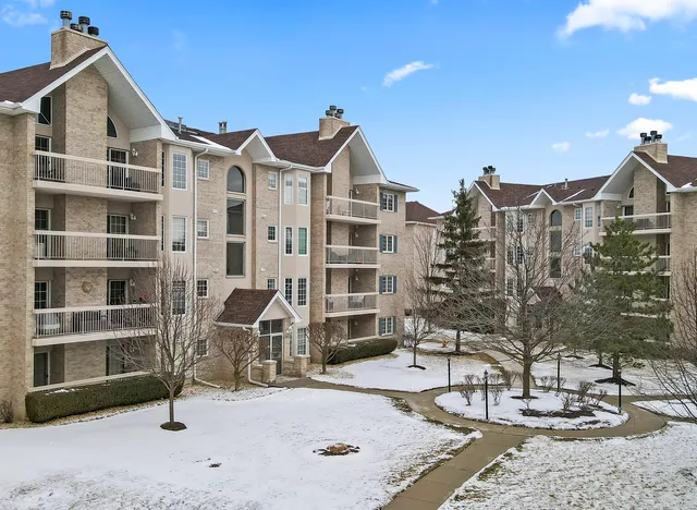 $279,222 | 7759 Bristol Park Drive, Unit 2SE, Tinley Park, IL 60477