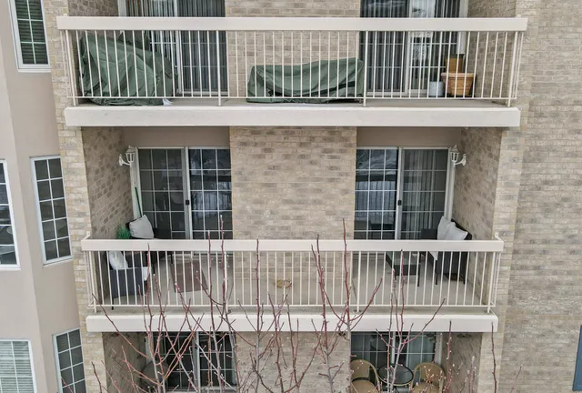 $279,222 | 7759 Bristol Park Drive, Unit 2SE, Tinley Park, IL 60477