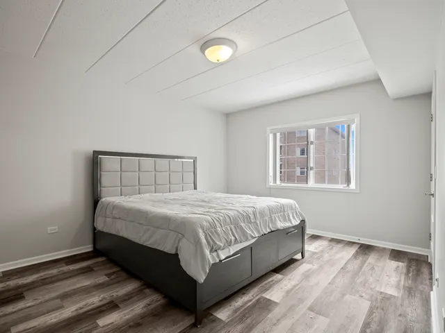 $279,222 | 7759 Bristol Park Drive, Unit 2SE, Tinley Park, IL 60477