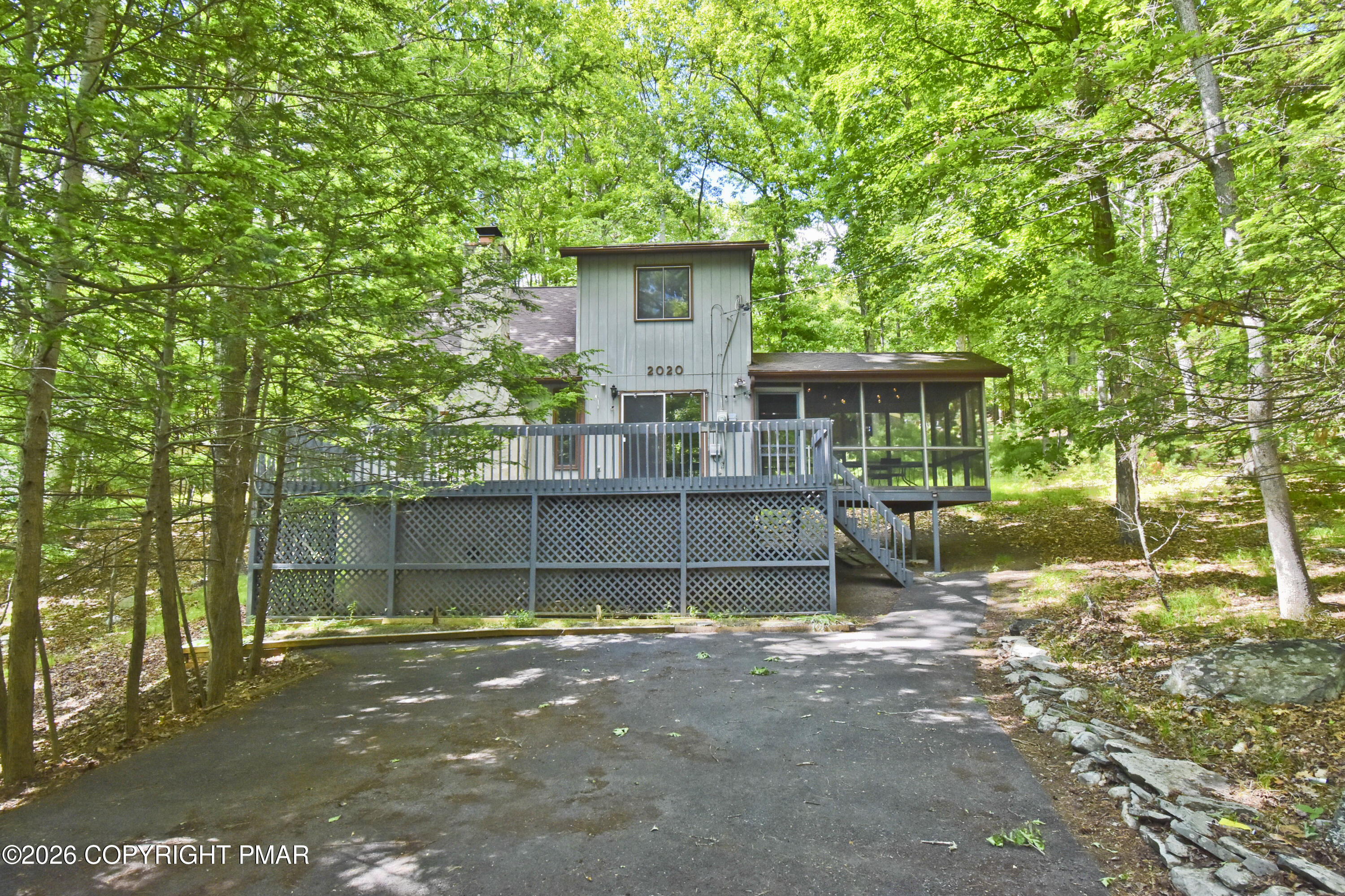148 Manchester Drive Bushkill, PA 18324 - Photo 32 of 35 13 Front (2)