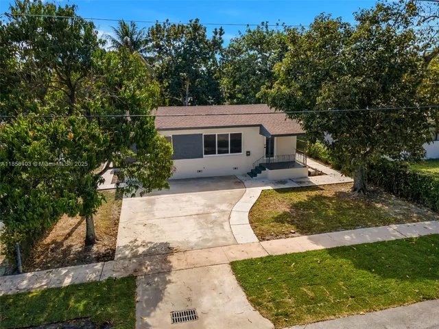 a view of a house with a backyard