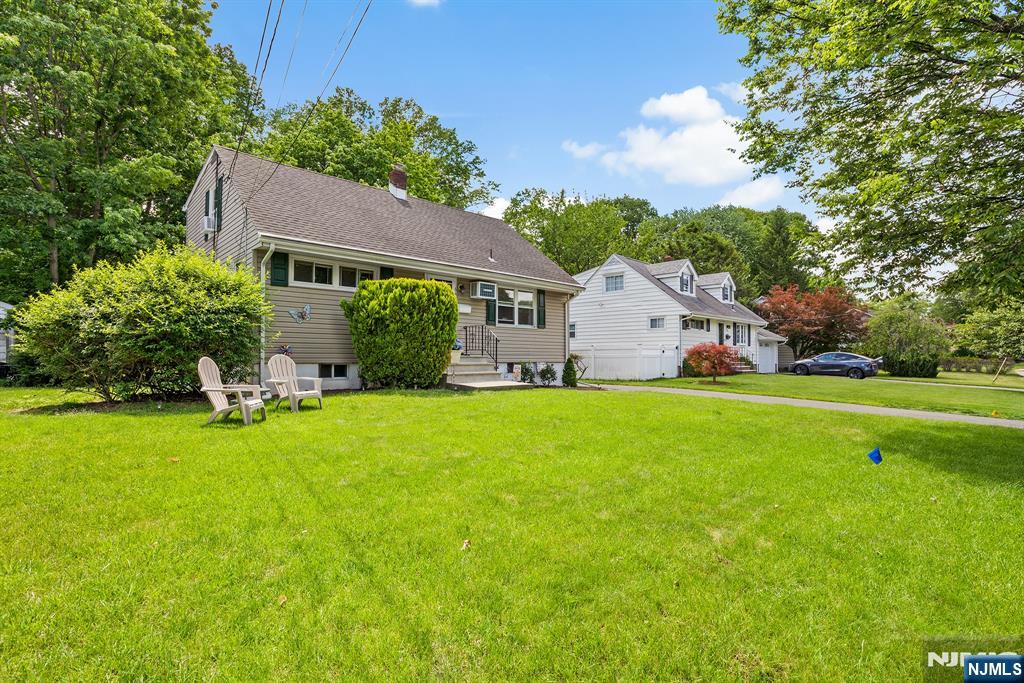 642 Ellington Road Ridgewood, NJ 07450 - Photo 2 of 27