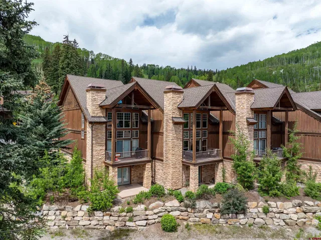 a view of a lake with houses