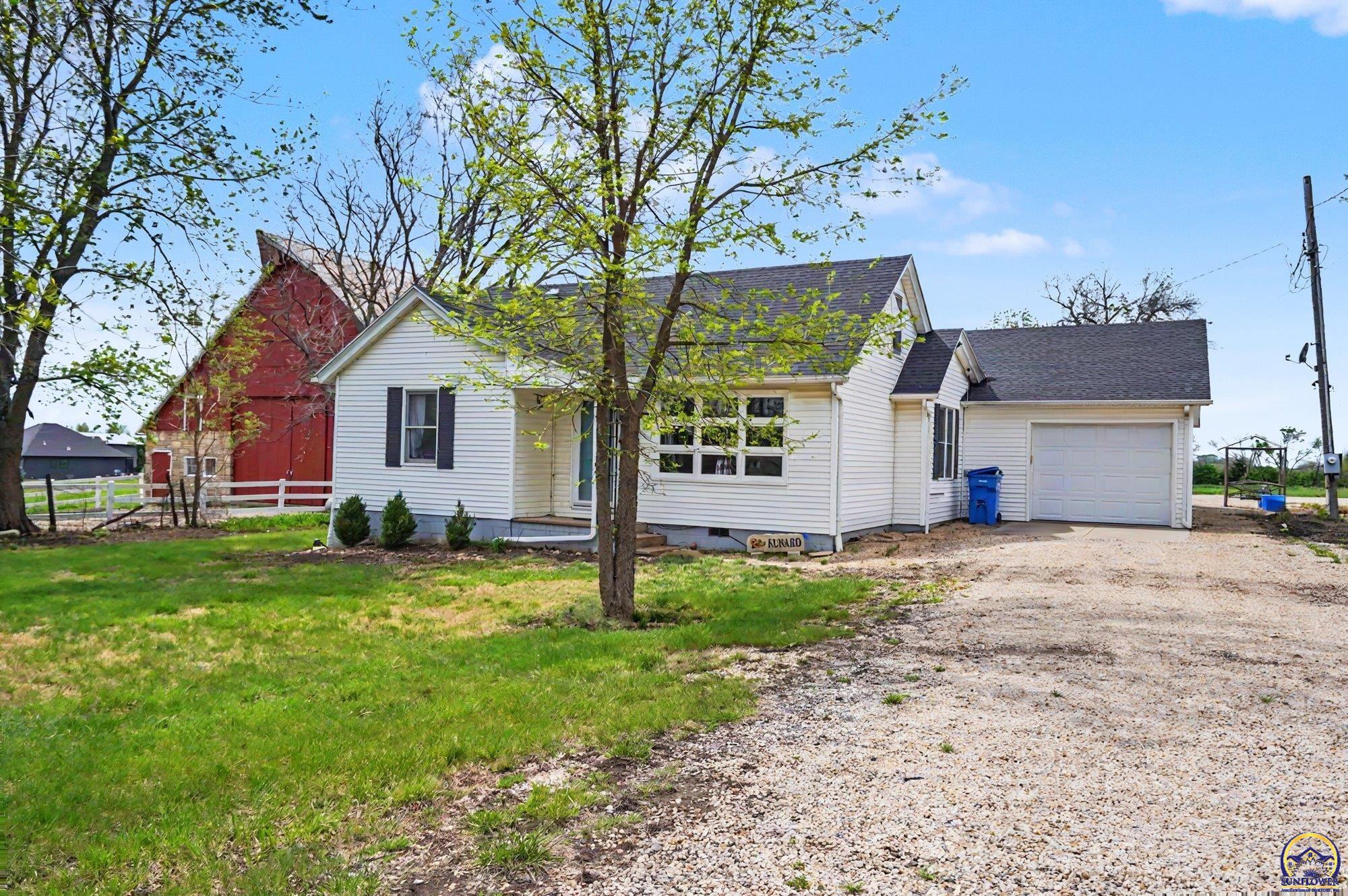 5131 Southwest Urish Road Topeka, KS 66610 - Photo 3 of 62