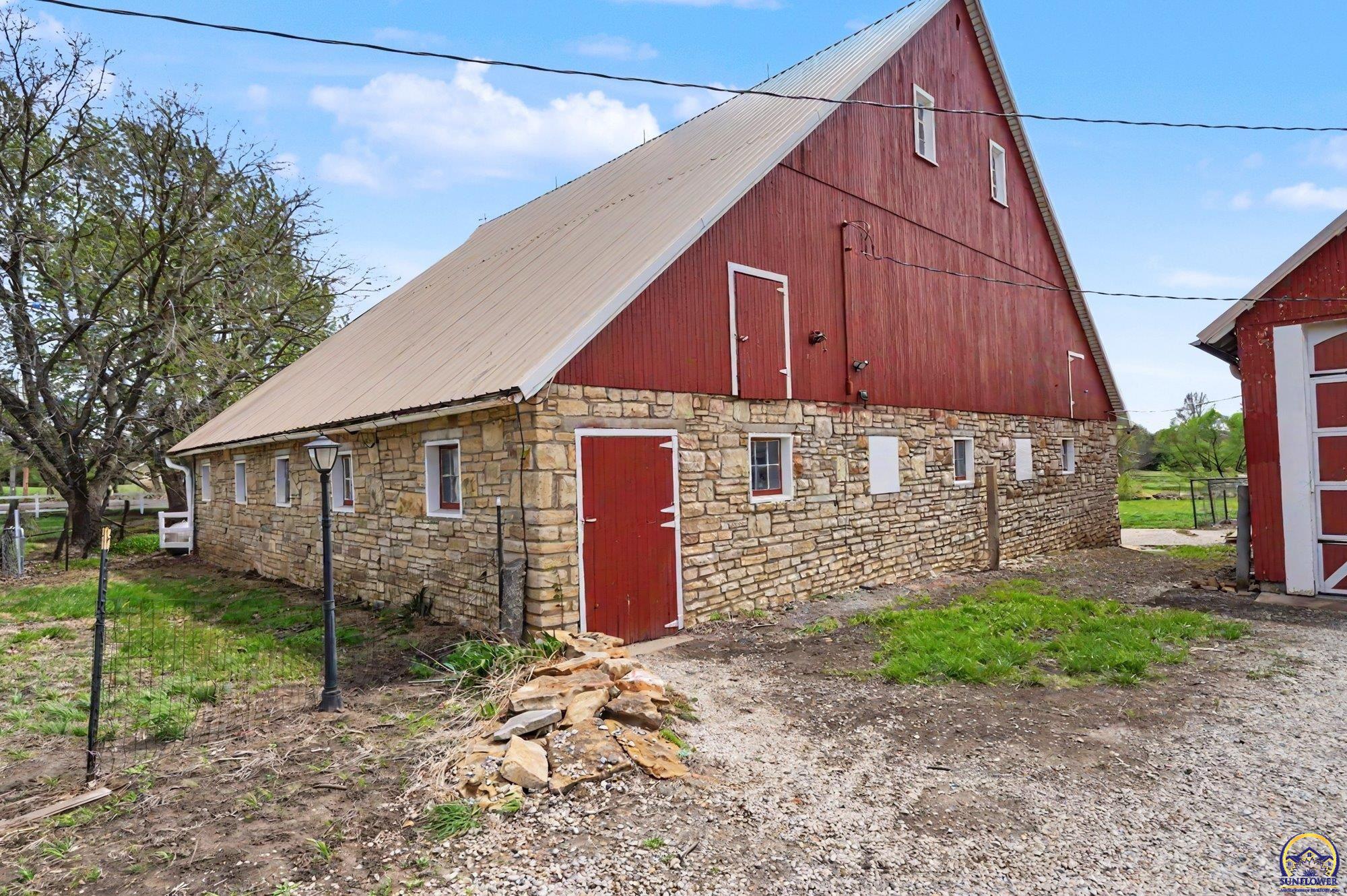 5131 Southwest Urish Road Topeka, KS 66610 - Photo 4 of 62