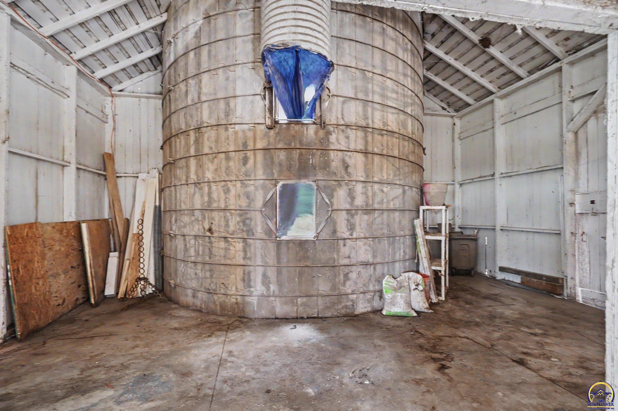 5131 Southwest Urish Road Topeka, KS 66610 - Photo 52 of 62