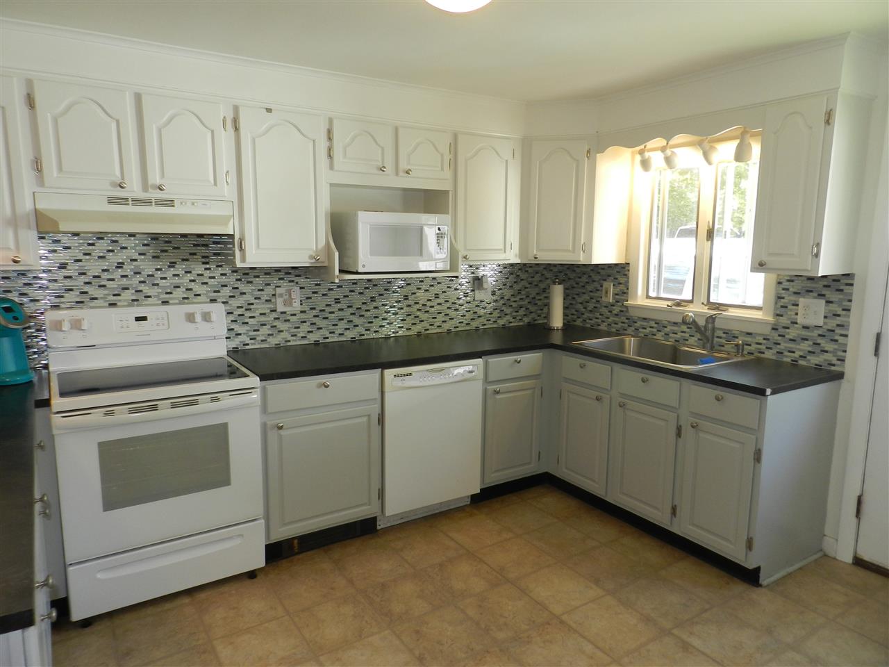271 Chestnut Hill Road Rochester, NH 03867 - Photo 12 of 20