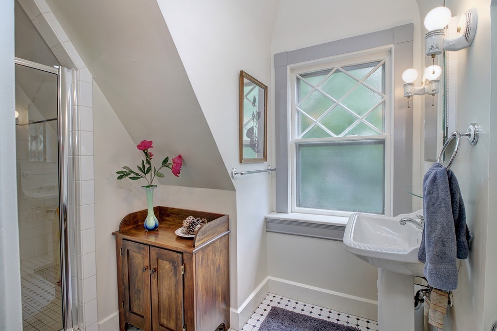 18 Devon Terrace Newton, MA 02459 - Photo 24 of 30 Gallery Image 24