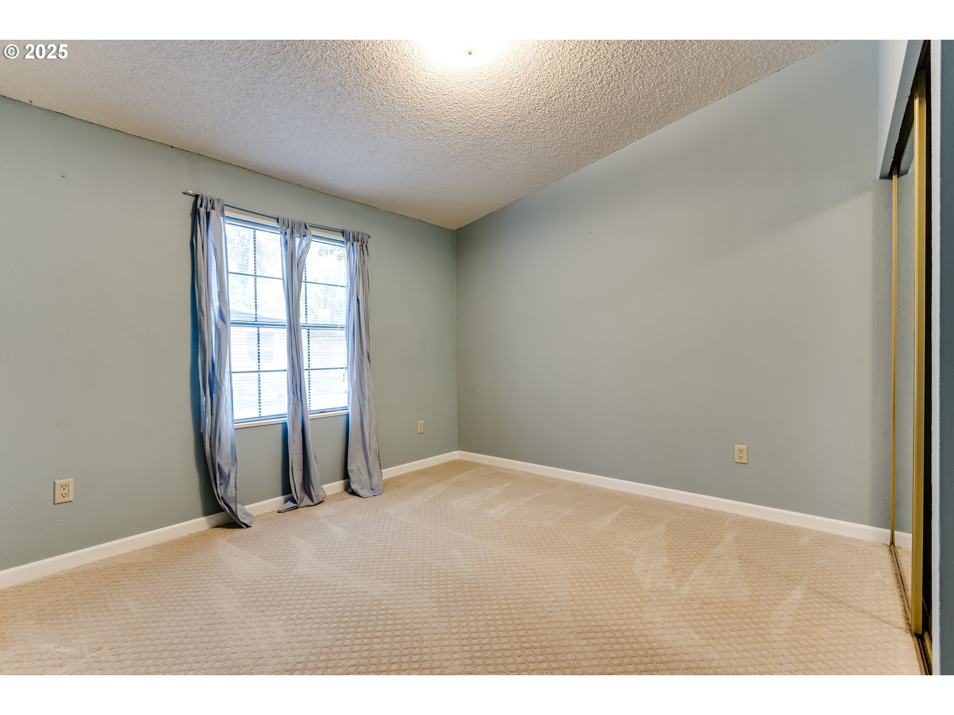 1475 Green Acres Road, Unit 83 Eugene, OR 97408 - Photo 13 of 19 a view of an empty room with a window