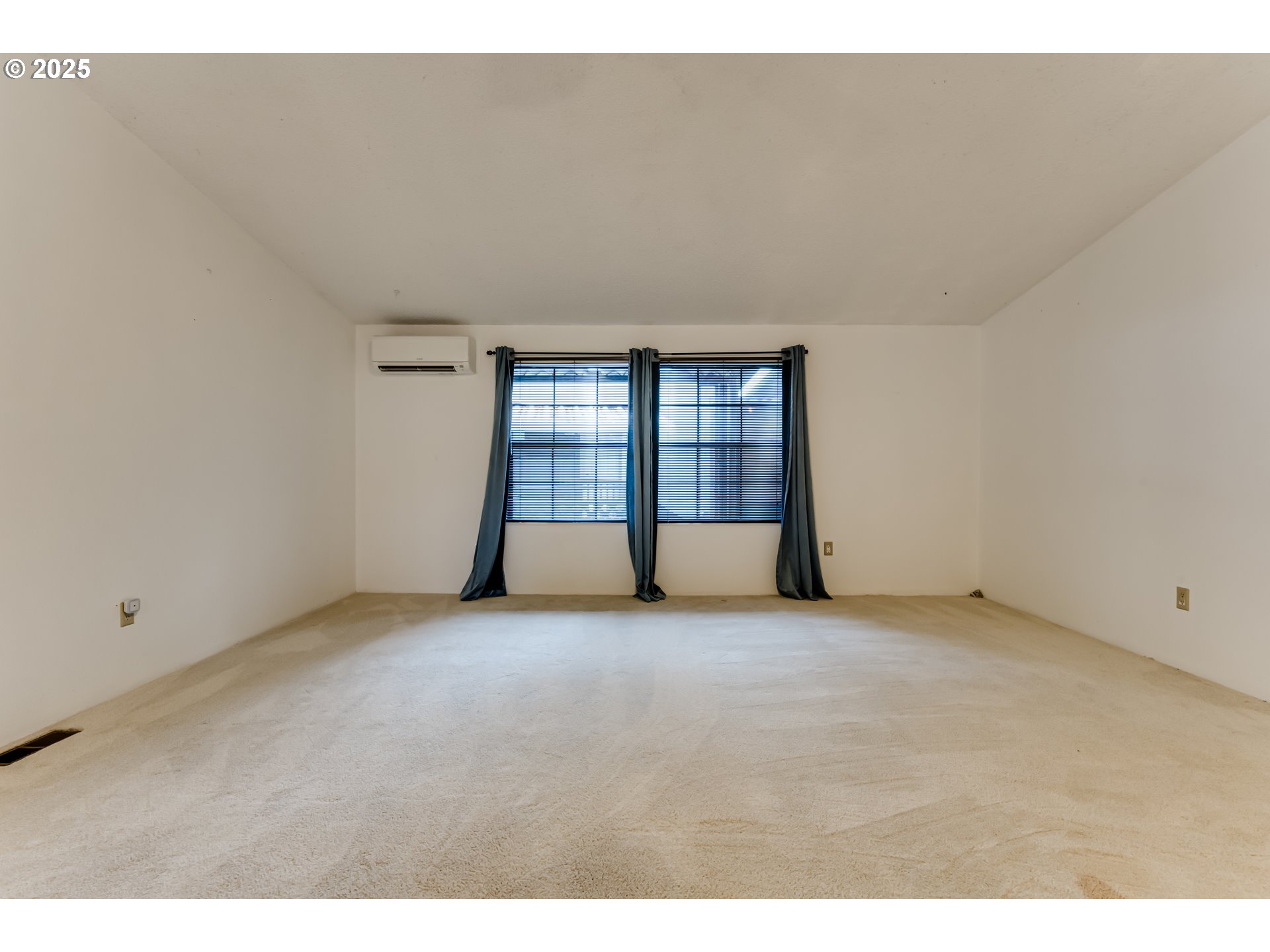 1475 Green Acres Road, Unit 83 Eugene, OR 97408 - Photo 7 of 19 a view of an empty room with a window