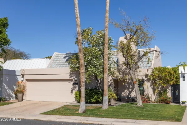 a view of a yard in front of a building