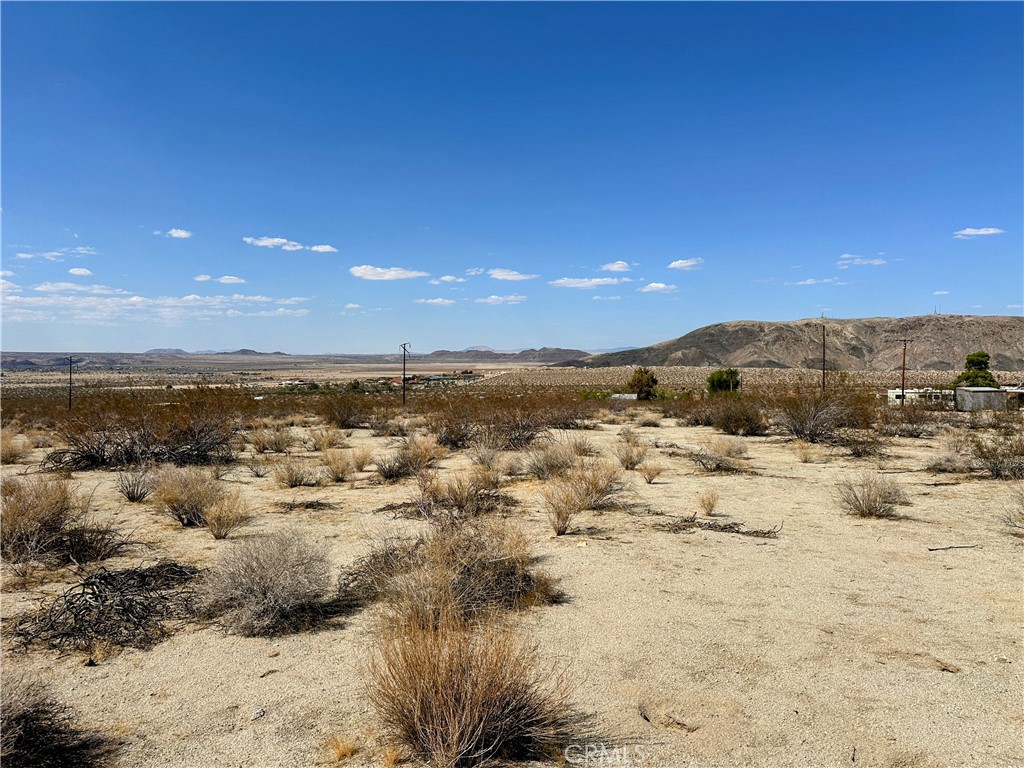 31 Sullivan Road Joshua Tree, CA 92252 - Photo 5 of 8 a view of mountains and city