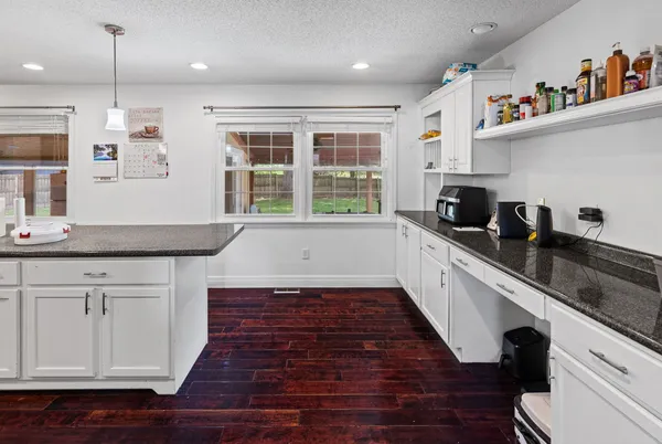 $290,000 | 4401 Woodglen Lane, Mount Vernon, IL 62864