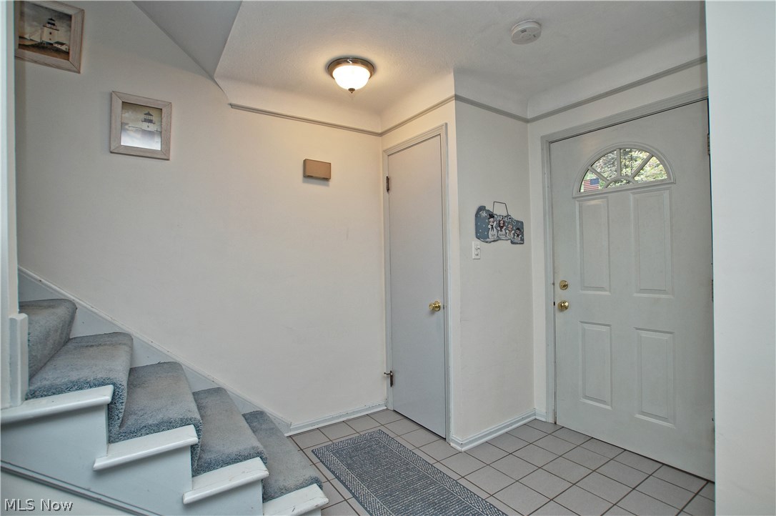 1273 Ford Road Lyndhurst, OH 44124 - Photo 3 of 32 Entryway has ceramic tile and coat closet.
