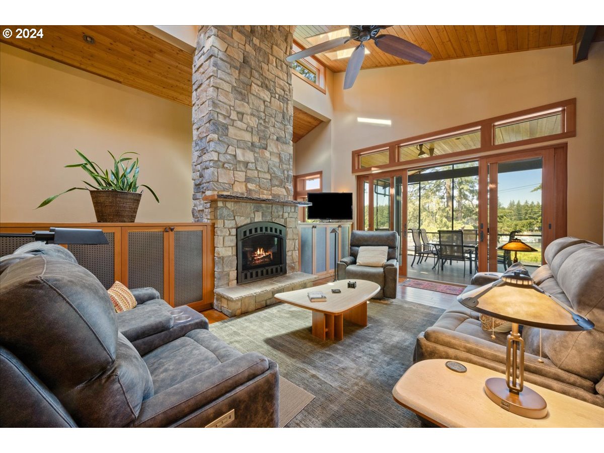 535 Middlecrest Road Lake Oswego, OR 97034 - Photo 6 of 46 Gallery Image 6