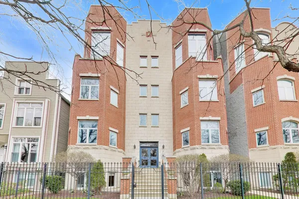 $450,000 | 2629 North Ashland Avenue, Unit 1B, Chicago, IL 60614