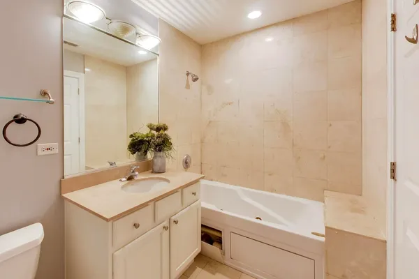 $450,000 | 2629 North Ashland Avenue, Unit 1B, Chicago, IL 60614