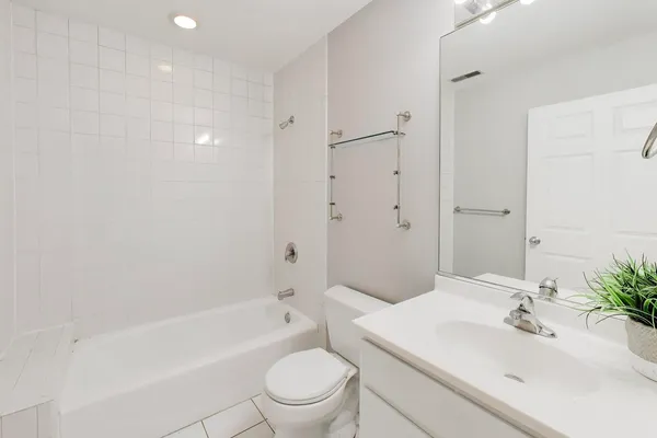 $450,000 | 2629 North Ashland Avenue, Unit 1B, Chicago, IL 60614