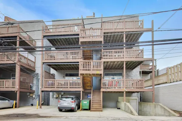$450,000 | 2629 North Ashland Avenue, Unit 1B, Chicago, IL 60614