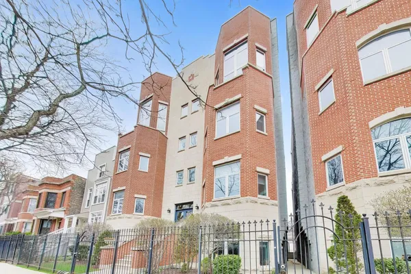$450,000 | 2629 North Ashland Avenue, Unit 1B, Chicago, IL 60614