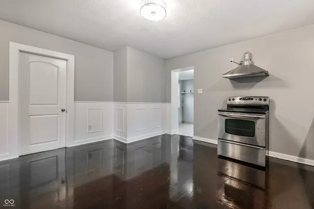 $190,000 | 821 South Worth Avenue, Indianapolis, IN 46241