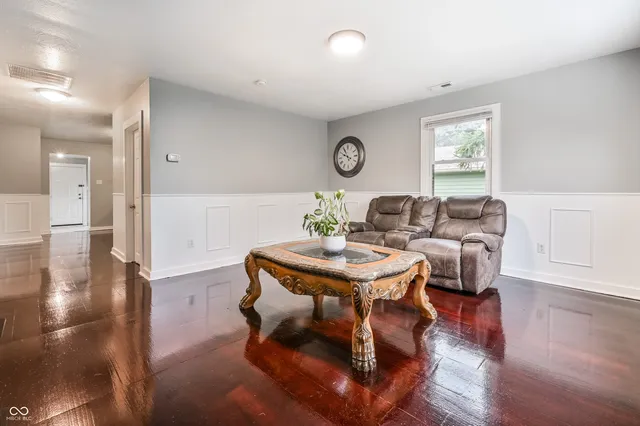 $190,000 | 821 South Worth Avenue, Indianapolis, IN 46241