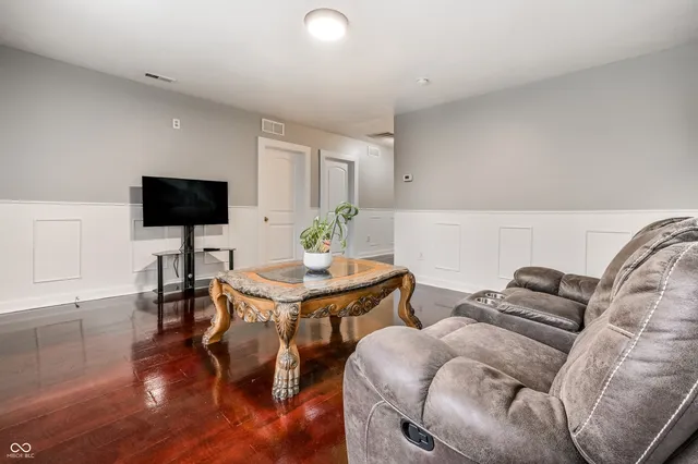 $190,000 | 821 South Worth Avenue, Indianapolis, IN 46241