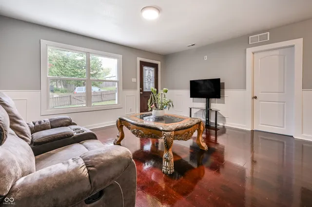 $190,000 | 821 South Worth Avenue, Indianapolis, IN 46241