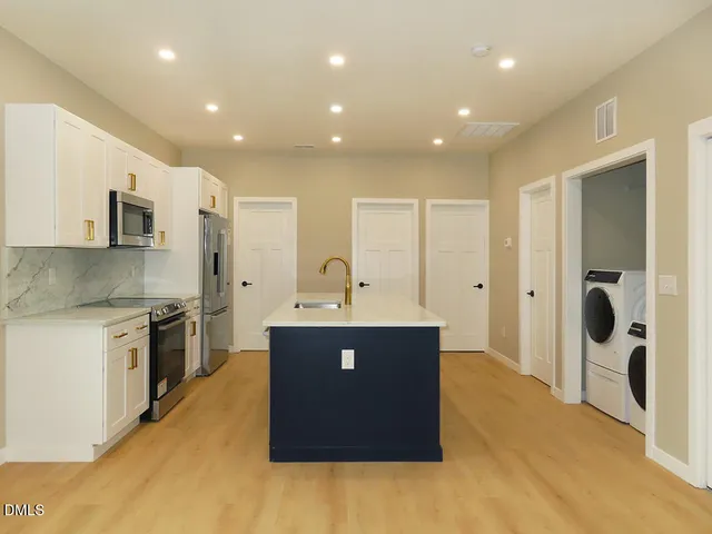 $2,750 | 303 Knolls Street, Chapel Hill, NC 27516