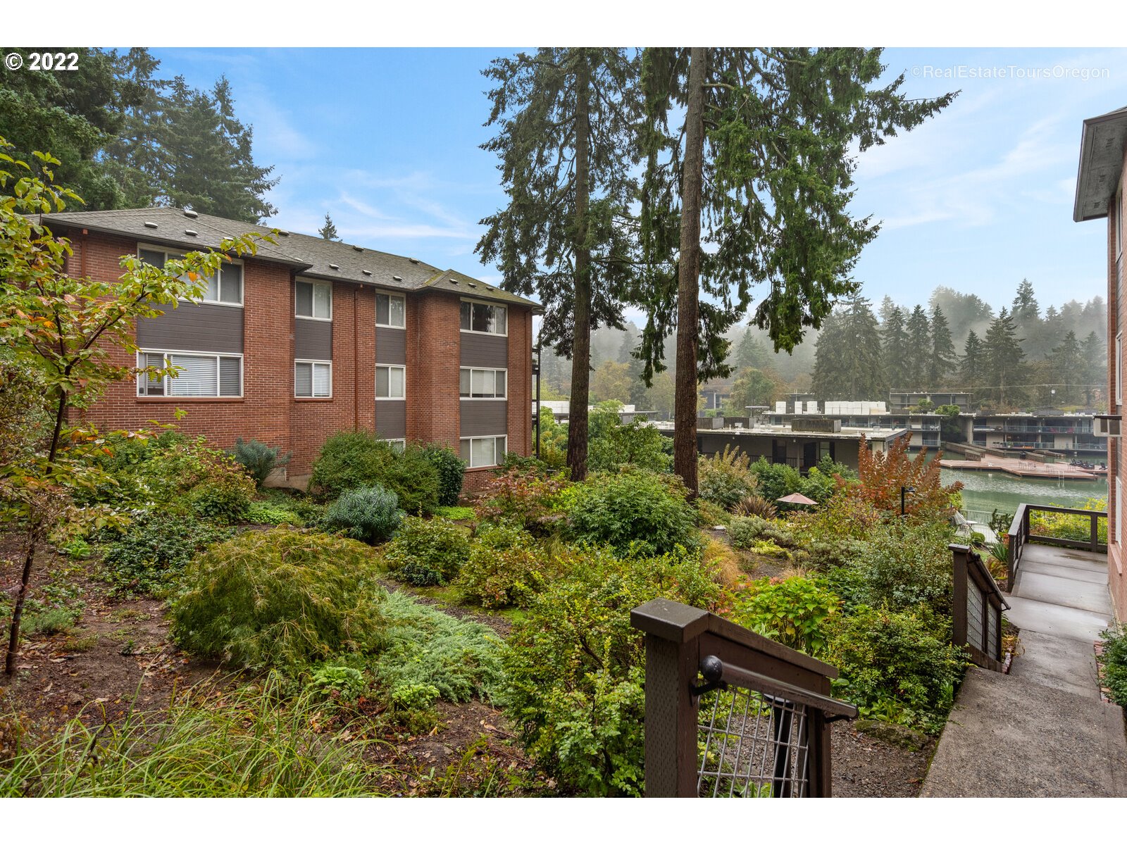 236 Ridgeway Road, Unit 16A Lake Oswego, OR 97034 - Photo 1 of 31 Gallery Image 1