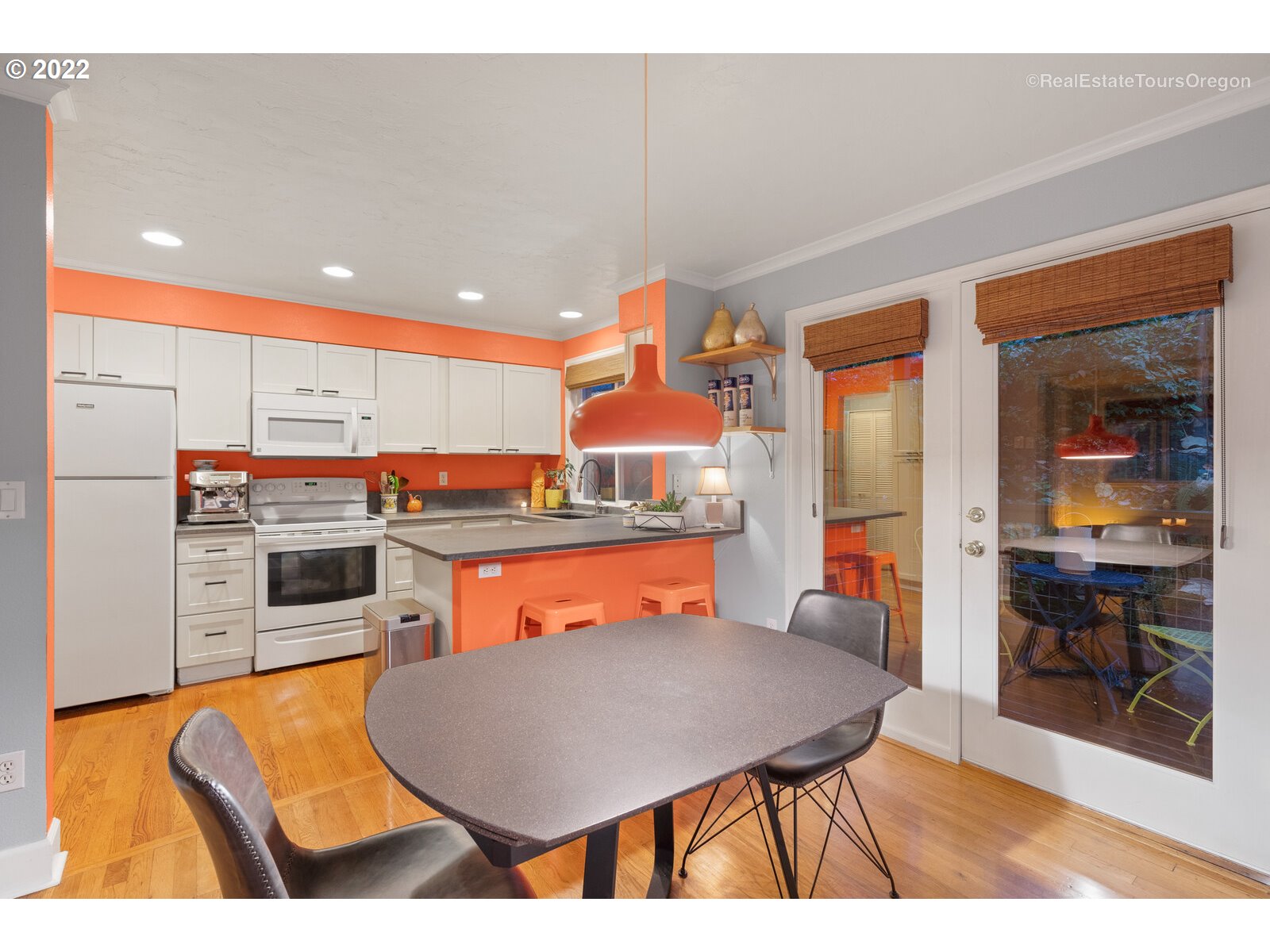 236 Ridgeway Road, Unit 16A Lake Oswego, OR 97034 - Photo 11 of 31 Gallery Image 11