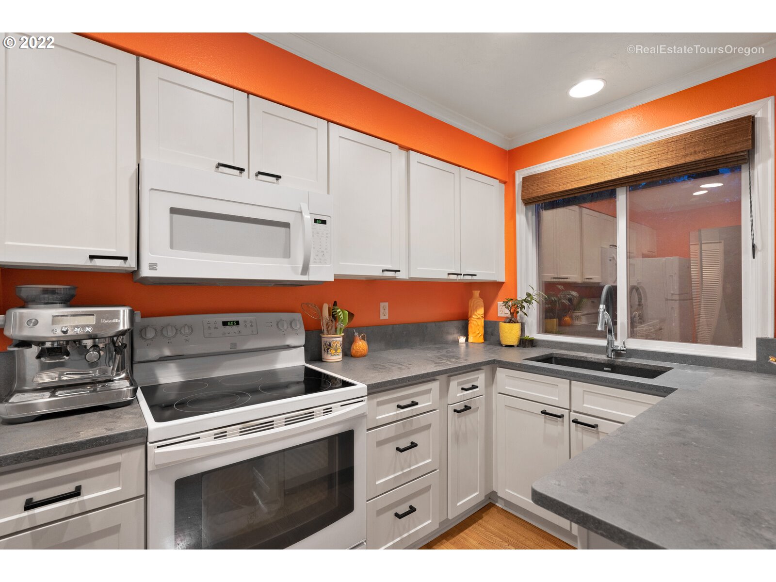236 Ridgeway Road, Unit 16A Lake Oswego, OR 97034 - Photo 14 of 31 Gallery Image 14