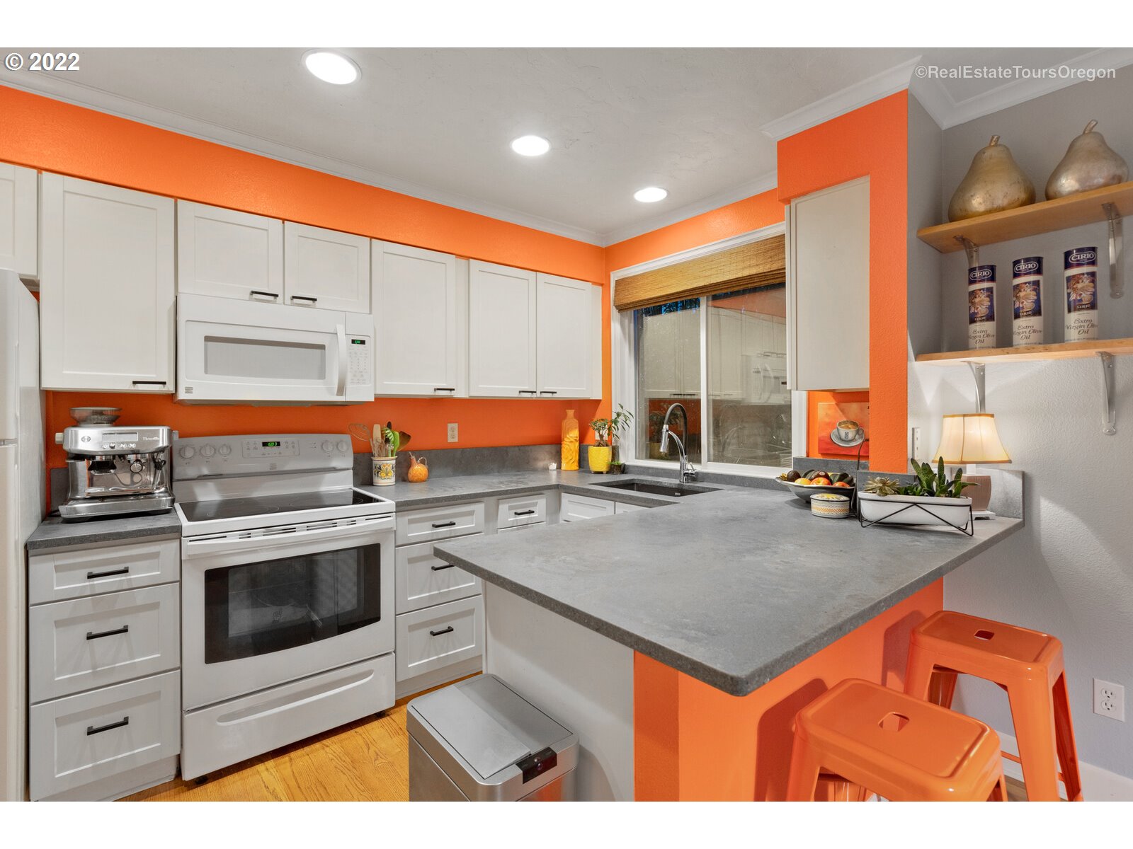 236 Ridgeway Road, Unit 16A Lake Oswego, OR 97034 - Photo 5 of 31 Gallery Image 5