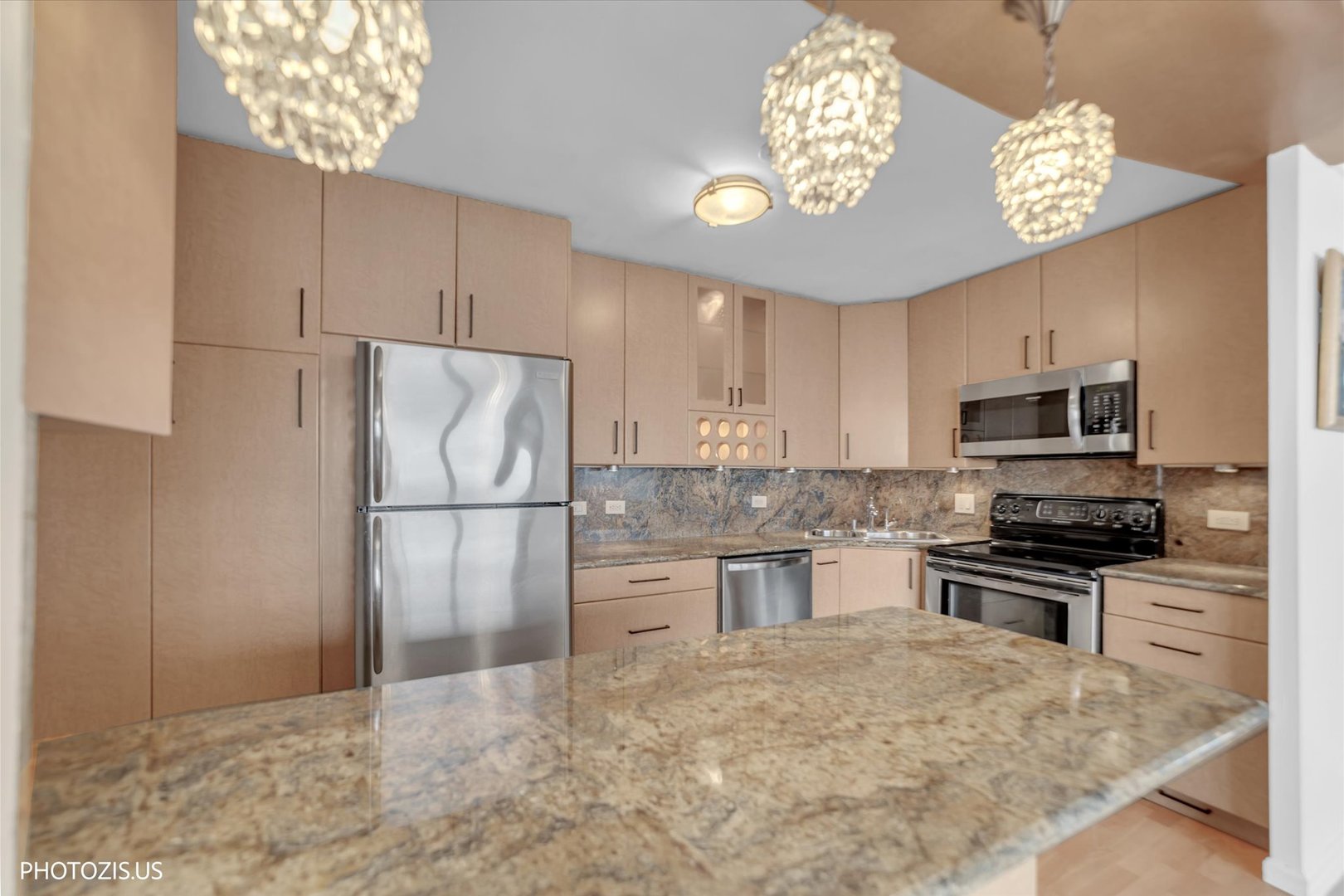 6301 North Sheridan Road, Unit 11R Chicago, IL 60660 - Photo 12 of 38