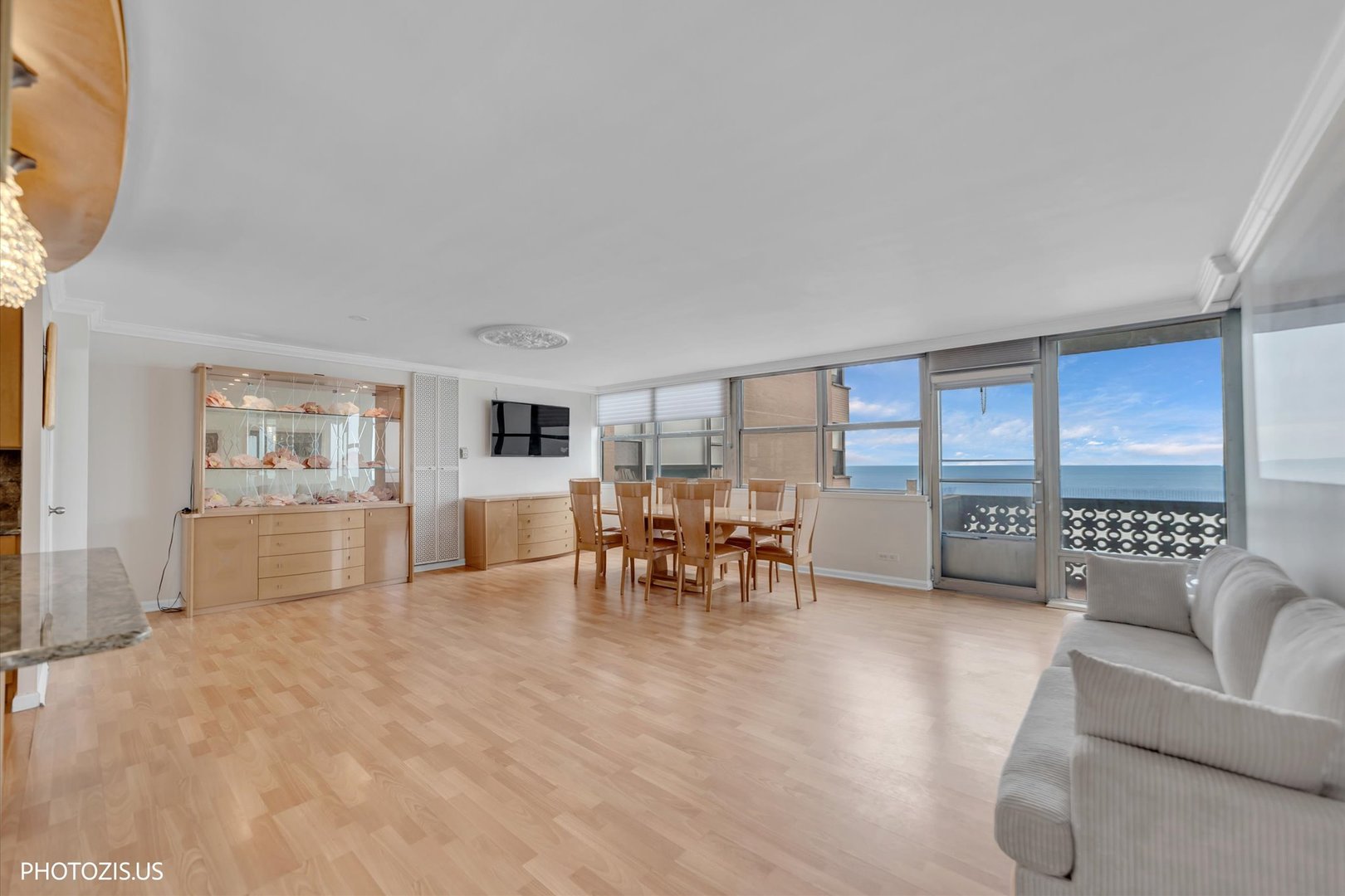 6301 North Sheridan Road, Unit 11R Chicago, IL 60660 - Photo 17 of 38