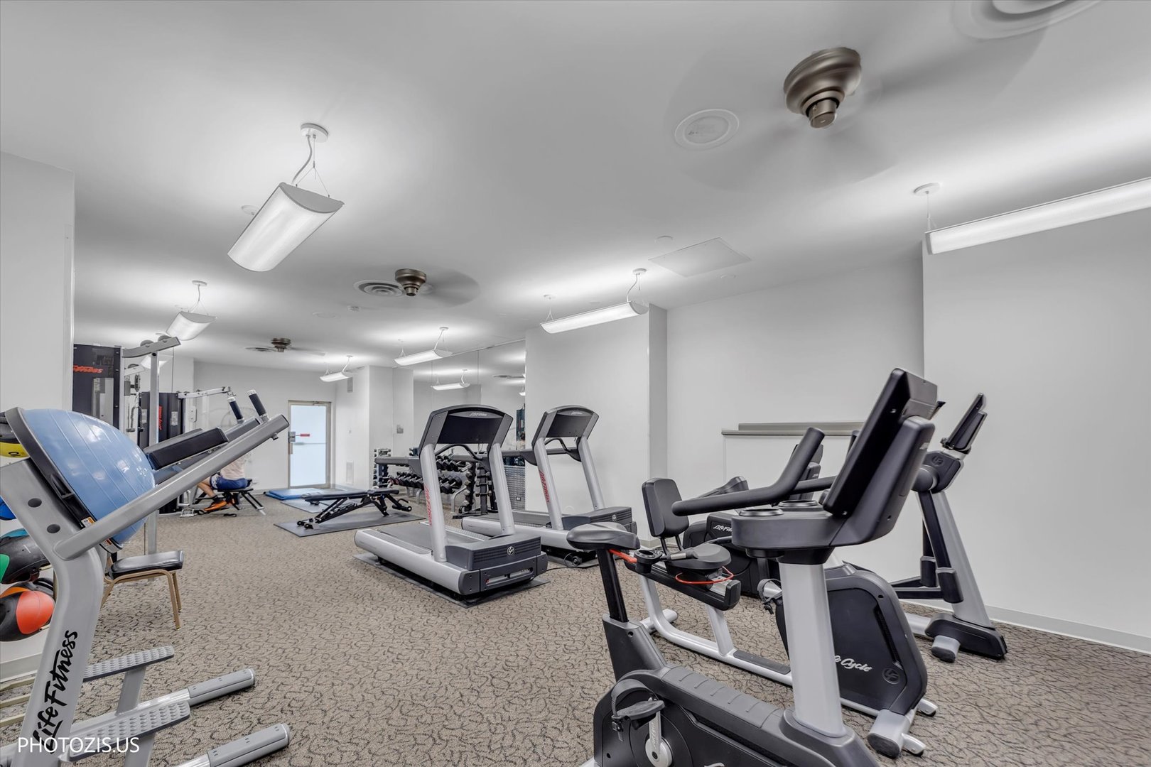 6301 North Sheridan Road, Unit 11R Chicago, IL 60660 - Photo 32 of 38