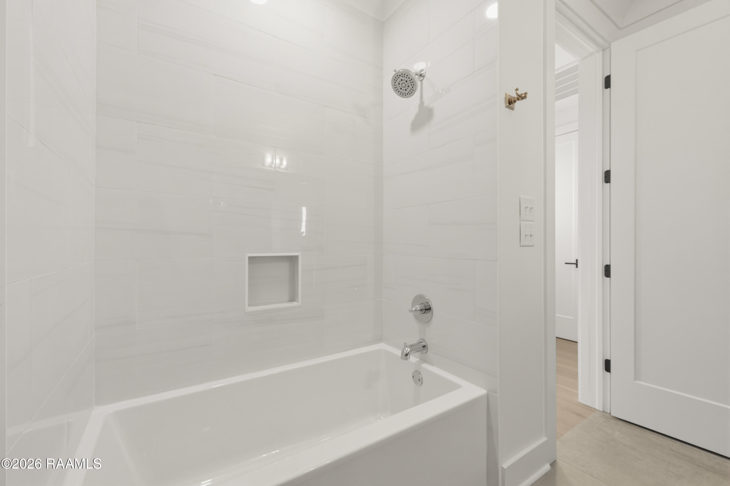 100 Southern Heights Lafayette, LA 70508 - Photo 35 of 39 Guest bathroom