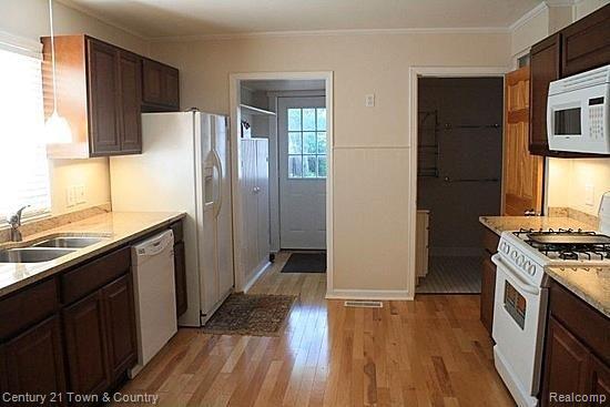 526 West 2nd Street Rochester, MI 48307 - Photo 5 of 23 ISd058mr9irfng1000000000.jpg