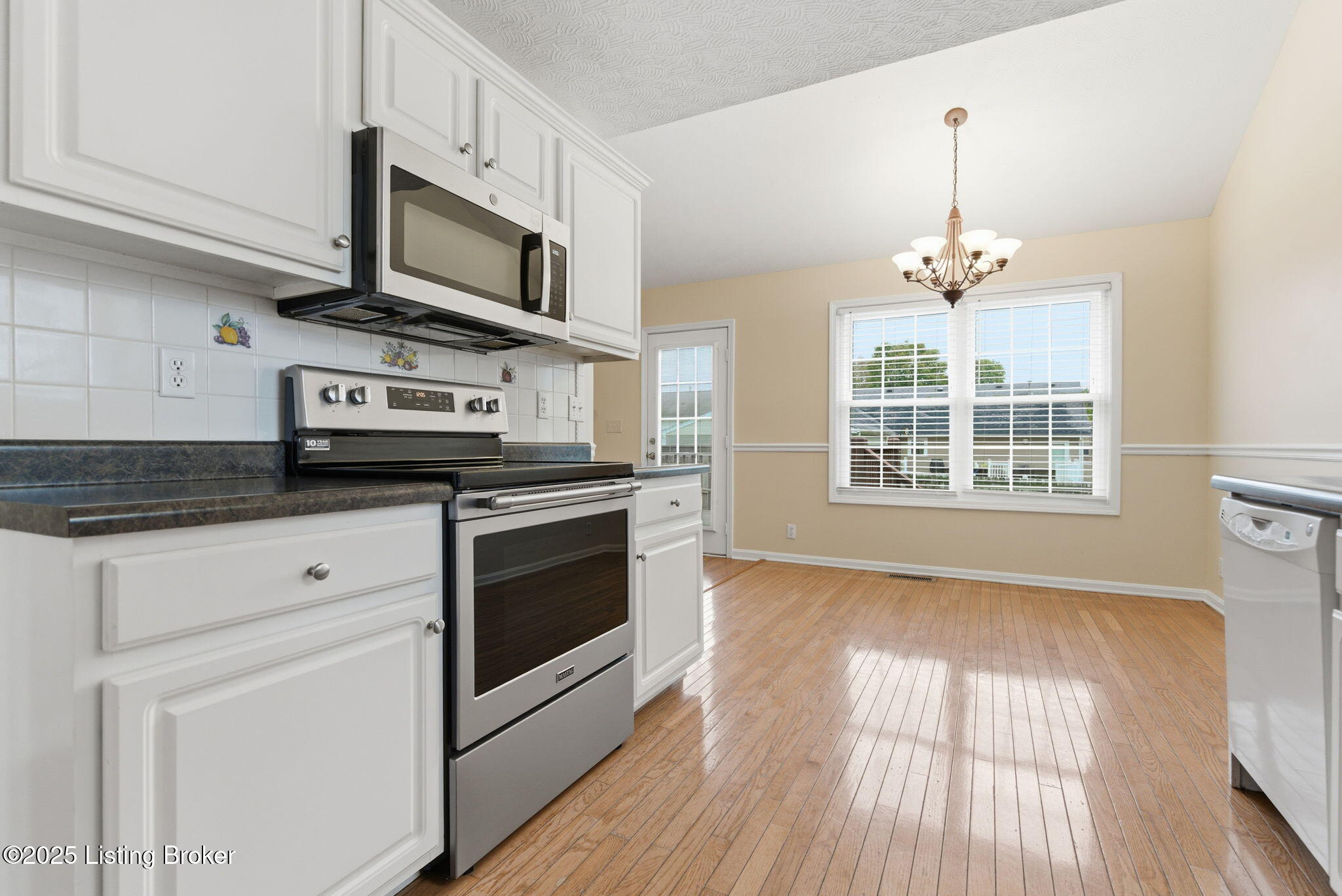 9807 Spring Pointe Court Louisville, KY 40229 - Photo 13 of 35 9807 Spring Pointe Ct-22
