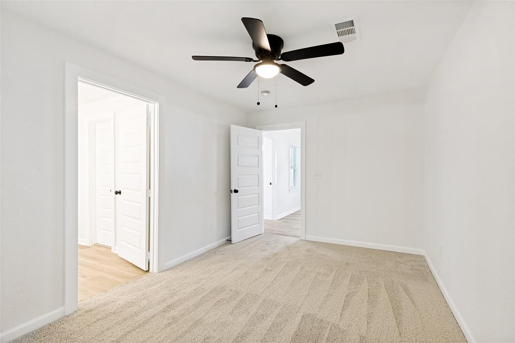 504 Davis Street Gainesville, TX 76240 - Photo 15 of 26
