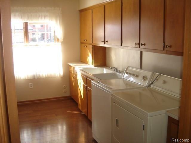 38 Warner Road Grosse Pointe, MI 48236 - Photo 9 of 12 005.jpg