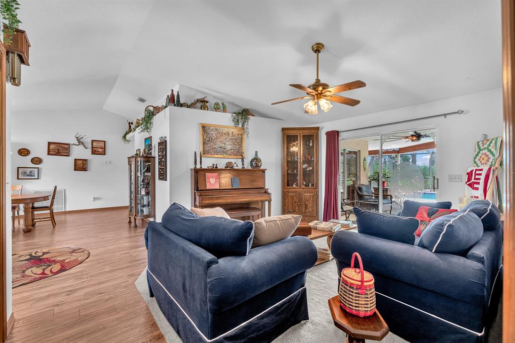 621 Penn National Road Seffner, FL 33584 - Photo 4 of 50