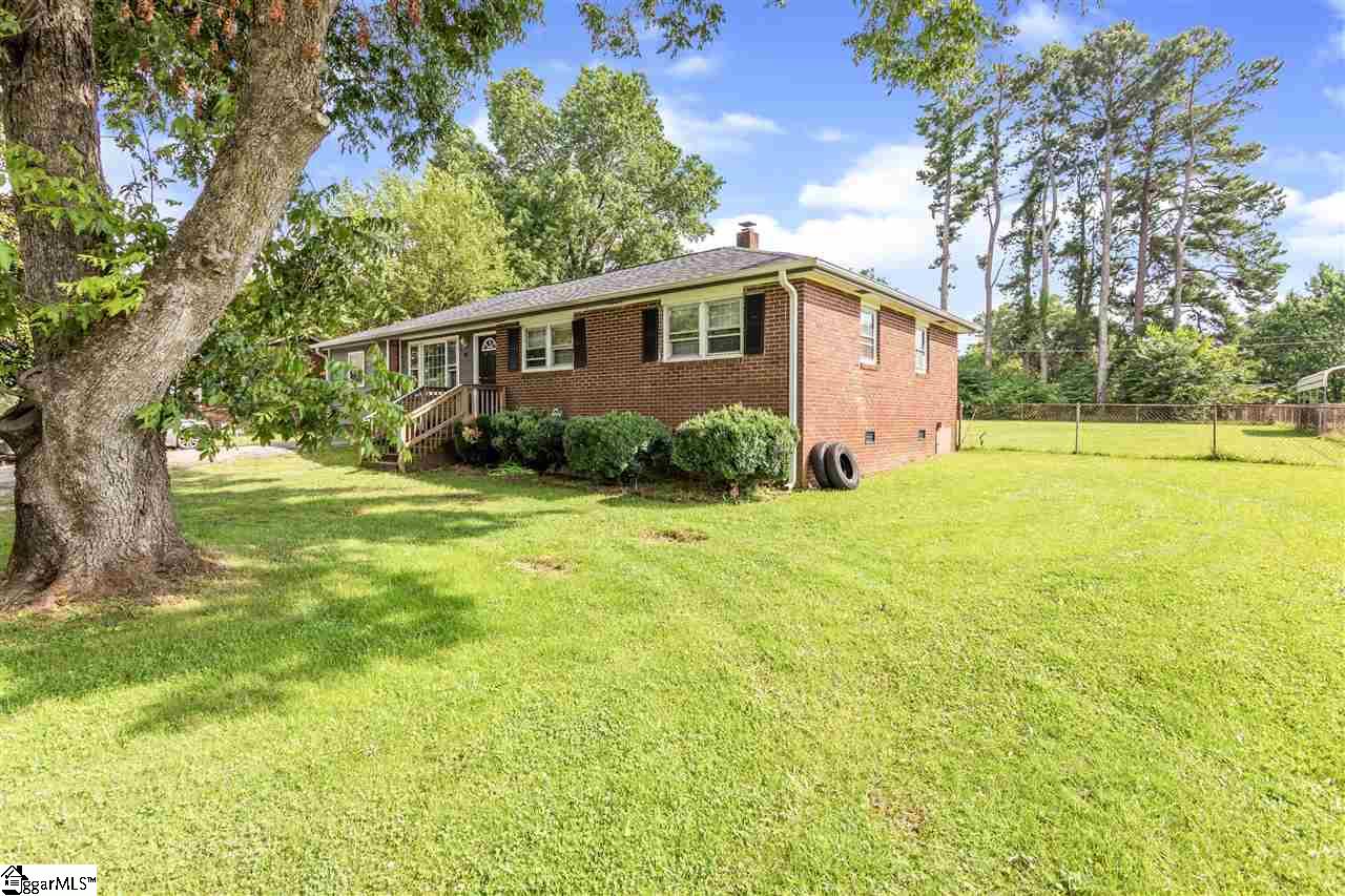 242 Floyd Road Spartanburg, SC 29303 - Photo 2 of 25