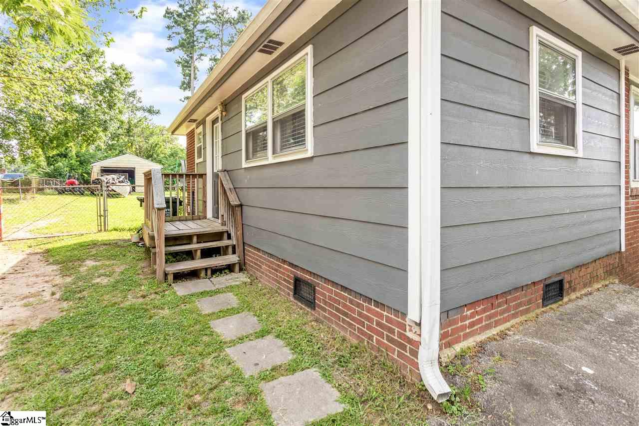 242 Floyd Road Spartanburg, SC 29303 - Photo 3 of 25
