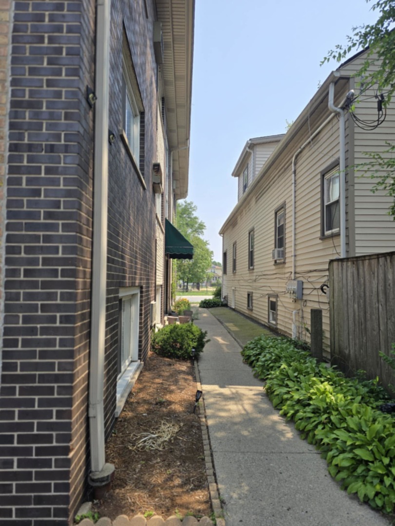 1101 Harlem Avenue, Unit 203 Oak Park, IL 60130 - Photo 21 of 58 a view of a back yard of the house