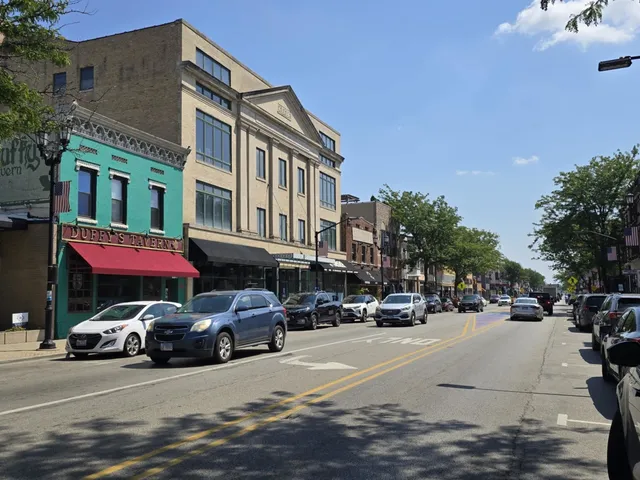 $172,900 | 1101 Harlem Avenue, Unit 203, Oak Park, IL 60130