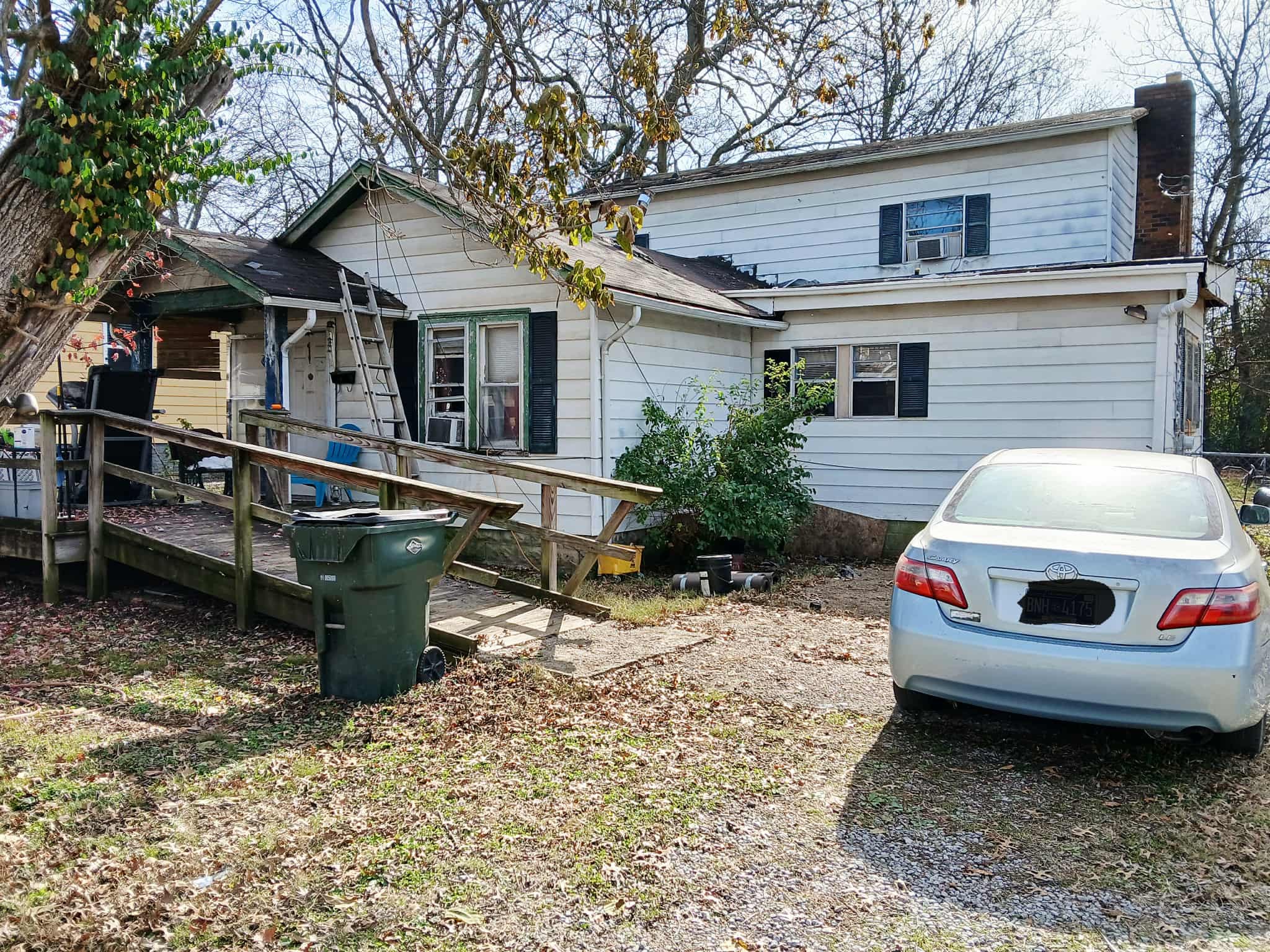 261 Ross Avenue Gallatin, TN 37066 - Photo 3 of 15 a car parked in front of white house