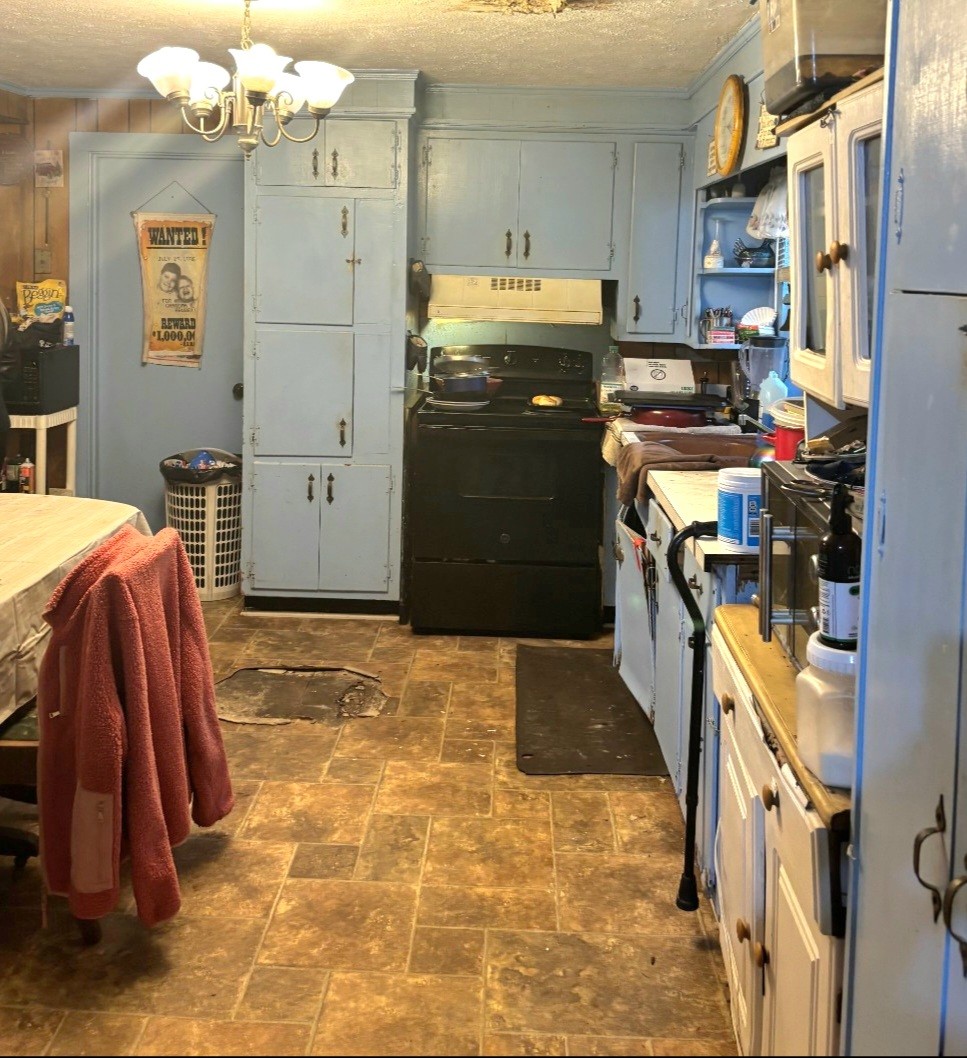 261 Ross Avenue Gallatin, TN 37066 - Photo 4 of 15 a bedroom with a bed and a cabinets