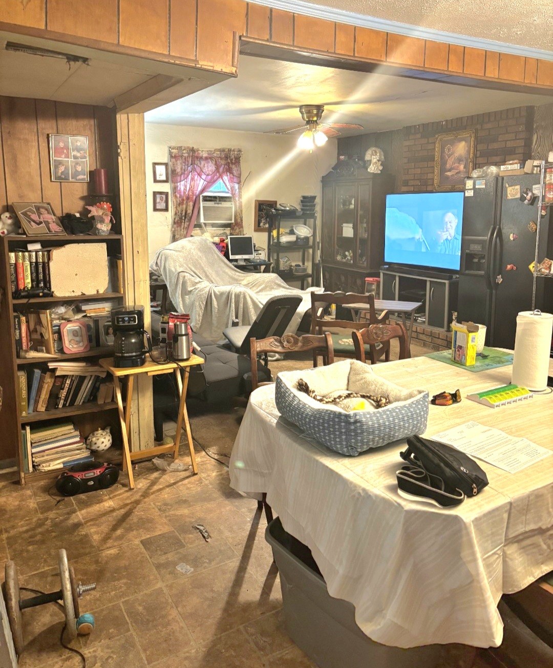 261 Ross Avenue Gallatin, TN 37066 - Photo 6 of 15 a living room with chairs and a table